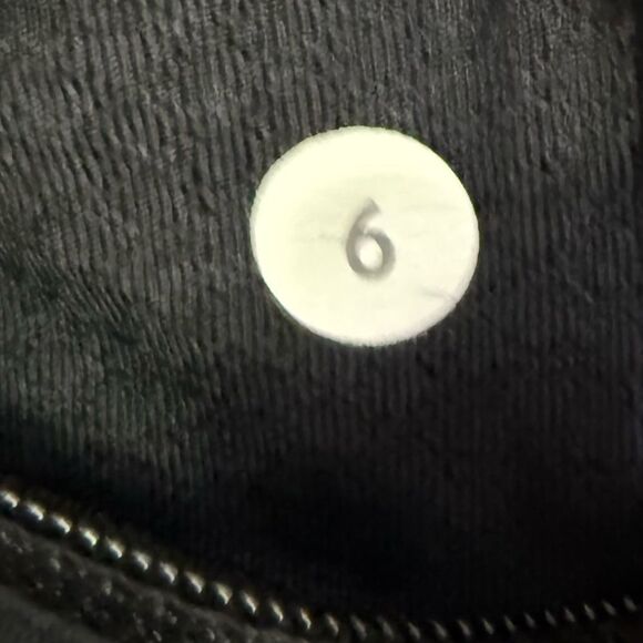 🚨4/$25 Lululemon Run: Inspire Crop II Black Size 6 - Picture 4 of 5